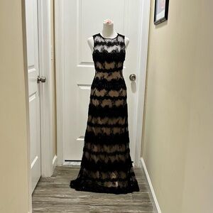 Elegant Black Lace Evening Gown